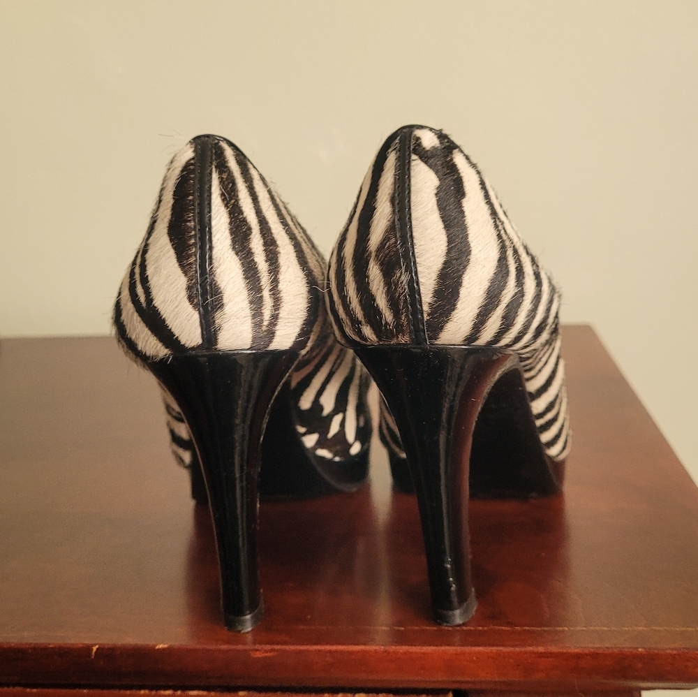 Zebra High Heels ๐ - Picture 4 of 9